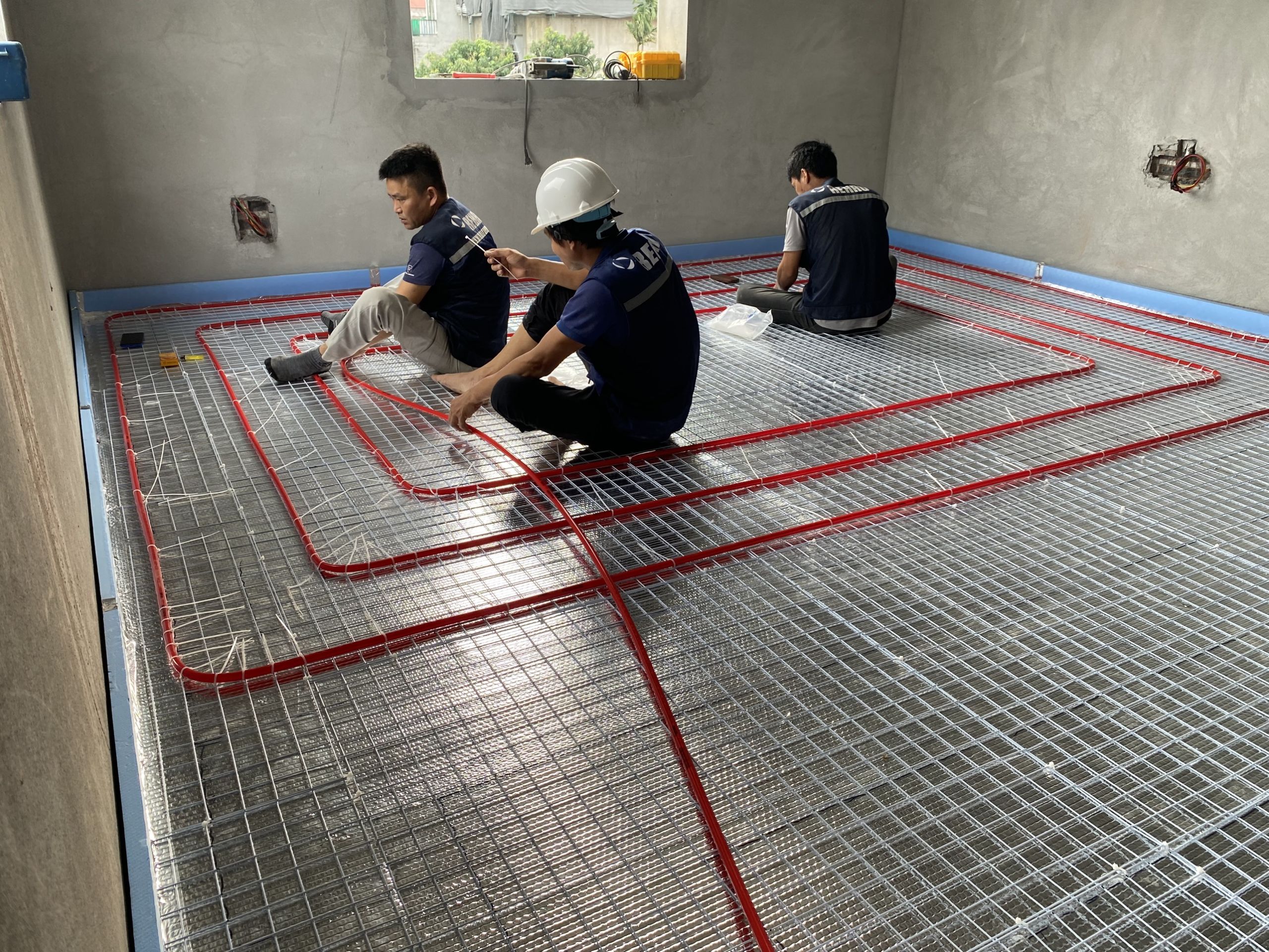 Thi công hệ thống sưởi sàn Rehau